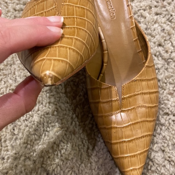 Reformation Women’s Wilda Crocodile Leather Mules Tan Size 7.5 Slip On Heels - Picture 5 of 8